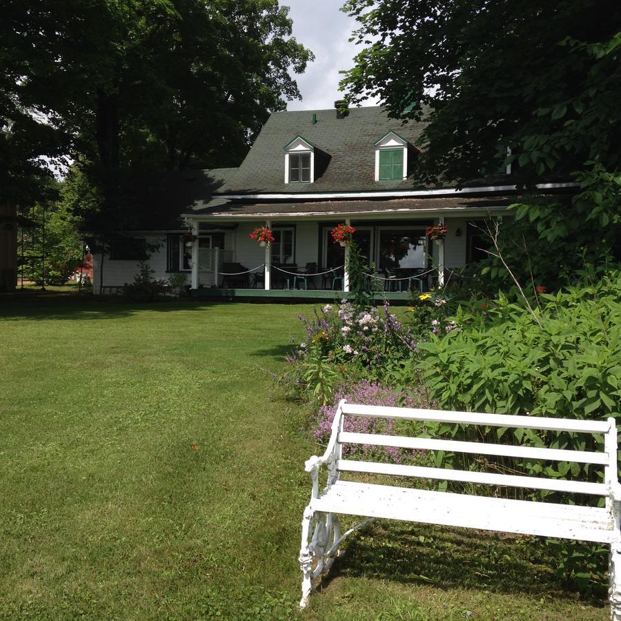 Auberge Les Blancs Moutons Saint-Laurent-de-l'ile d'Orleans Exterior foto
