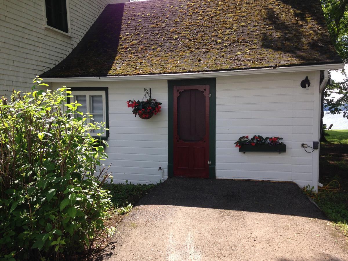 Auberge Les Blancs Moutons Saint-Laurent-de-l'ile d'Orleans Exterior foto